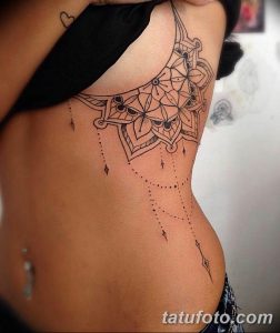 фото тату под женской грудью 26.01.2019 №167 - tattoo under the breasts - tatufoto.com