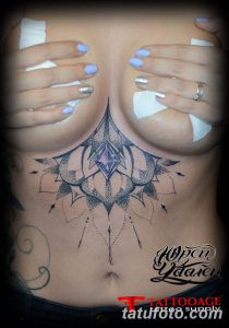фото тату под женской грудью 26.01.2019 №212 - tattoo under the breasts - tatufoto.com