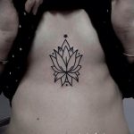 фото тату под женской грудью 26.01.2019 №230 - tattoo under the breasts - tatufoto.com