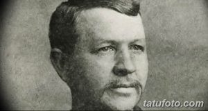 Черно-белый портрет Сэмюэля О’Рейлли, изобретателя первой электрической тату-машинки, выполненный в классическом стиле.