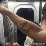 Фото минималистичной татуировки в виде портрета на руке, выполненной тонкими линиями. Идеально для тех, кто ищет стильные и необычные идеи для тату.