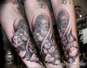 Фото двух татуировок на голенях, изображающих горные пейзажи в стиле blackwork. Детализированные рисунки с использованием теней и узоров.