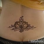 Фото тату мехенди на животе: красивый цветок лотоса с узорами, выполненный в коричневых тонах. Идеально для тех, кто ищет идеи для временной татуировки.