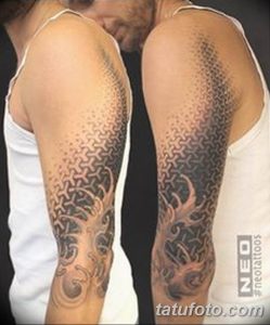Фото тату: татуировка, покрывающая всю руку, выполнена в технике dotwork с использованием геометрических узоров и органических элементов. Сложный и детализированный рисунок татуировки.