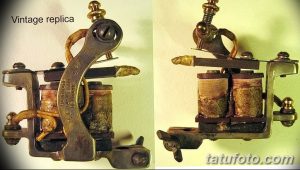 Фотография винтажной реплики тату-машинки, ручная работа, детализированное изображение, металлический корпус, старинный стиль.