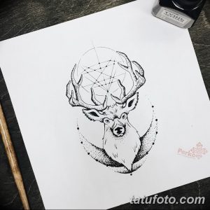 Эскиз татуировки головы оленя, заключенной в геометрическую фигуру, выполненный в минималистичном стиле с использованием точек и линий.