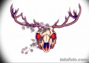 Красочный эскиз татуировки черепа оленя, украшенного цветами и плющом. Яркие цвета и детализированная прорисовка делают этот рисунок запоминающимся.