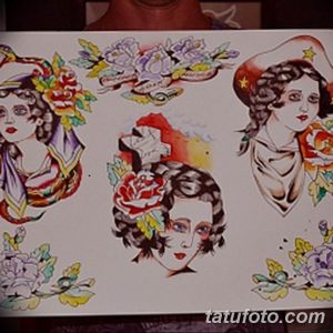 Фото татуировок в стиле old school с изображением портретов девушек, цветов и бабочек. Рисунки выполнены в ярких цветах с использованием четких контуров.