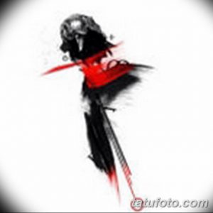 Эскиз татуировки с изображением ворона, выполненный в стиле акварели с использованием черного и красного цветов. Эффект размытия и брызг краски.