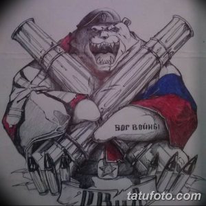 Эскиз татуировки медведя в военной форме и с оружием, окруженного патронами. Оригинальный и провокационный дизайн.