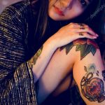 фото красивой девушки с татуировкой 12.03.2019 №012 - girl with a tattoo - tatufoto.com