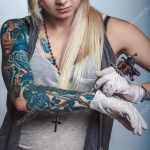фото красивой девушки с татуировкой 12.03.2019 №108 - girl with a tattoo - tatufoto.com