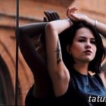 фото милой девушки с татуировкой 12.03.2019 №087 - girl with a tattoo - tatufoto.com