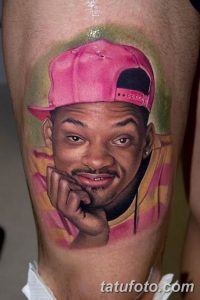 Фото тату на ноге с изображением Уилла Смита в образе Fresh Prince. Детализированный портрет в ярких цветах.