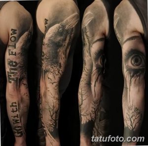Фотография татуировки в виде рукава на руке с изображением ворона, глаза и ветвей деревьев, выполненного в реалистичном стиле.