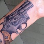 фото тату с пистолето 04.03.2019 №031 - photo tattoo with a gun - tatufoto.com