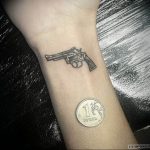 фото тату с пистолето 04.03.2019 №084 - photo tattoo with a gun - tatufoto.com