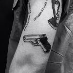 фото тату с пистолето 04.03.2019 №110 - photo tattoo with a gun - tatufoto.com