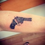 фото тату с пистолето 04.03.2019 №126 - photo tattoo with a gun - tatufoto.com