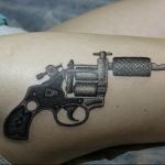 фото тату с пистолето 04.03.2019 №165 - photo tattoo with a gun - tatufoto.com