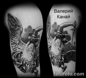 Фото тату ангела в стиле blackwork, выполненное на руке. Детализированные крылья, меч и динамичная поза создают впечатляющий образ.