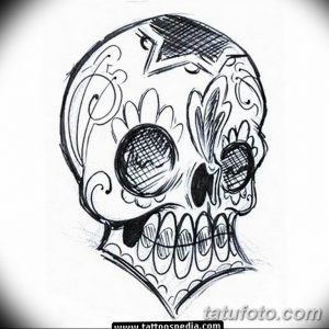 Черно-белый эскиз татуировки в стиле Sugar Skull (Калавера) с детально проработанными цветочными узорами и ярким выражением.