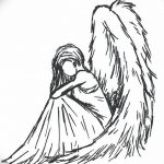 Черно-белый эскиз татуировки одинокой девушки-ангела с опущенной головой и большими крыльями. Меланхоличный и выразительный рисунок.