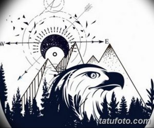 Черно-белая татуировка с изображением головы орла, интегрированной в пейзаж с горами, лесом и луной. Стильный и символичный дизайн.