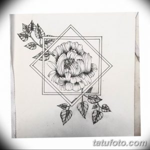 Черно-белый эскиз татуировки с изображением цветущего пиона, заключенного в геометрическую рамку из квадратов и линий.