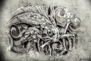 Детализированный эскиз татуировки головы карпа Кои, украшенной цветами и узорами. Подходит для небольших тату на плече или предплечье.