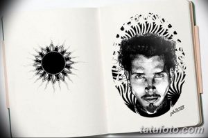 Черно-белый эскиз татуировки, изображающий портрет мужчины в окружении стилизованных солнечных лучей. Оригинальный и креативный дизайн.