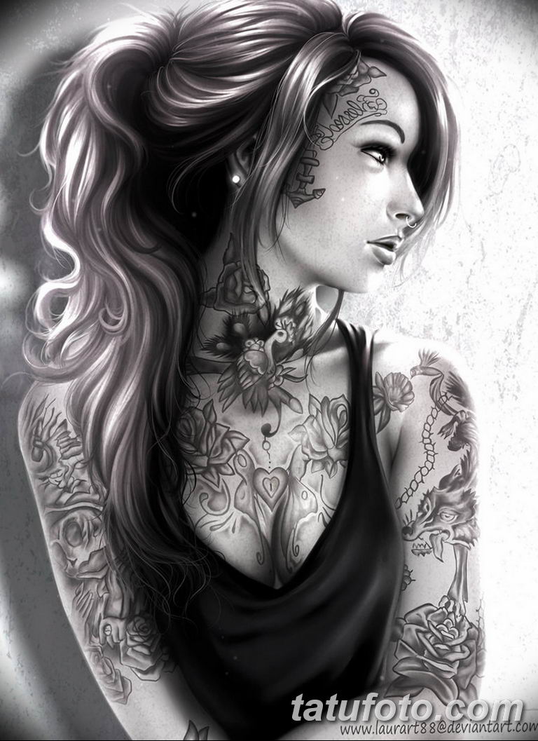 Девушка с татуировкой арт