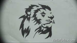 Черно-белый эскиз татуировки льва, выполненный в графическом стиле. Изображение демонстрирует силу и благородство хищника.