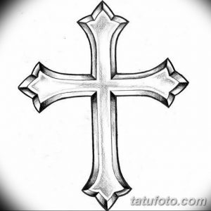Черно-белый эскиз тату креста с детальной проработкой теней. Рисунок выглядит объемным и реалистичным. Подходит для поклонников классического стиля.