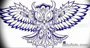 Эскиз татуировки совы с широко расправленными крыльями, выполненный синими линиями. Динамичный и красивый рисунок.