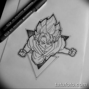 Черно-белый эскиз татуировки с изображением персонажа из аниме 'Dragon Ball' в форме Супер Сайяна, окруженного треугольником.