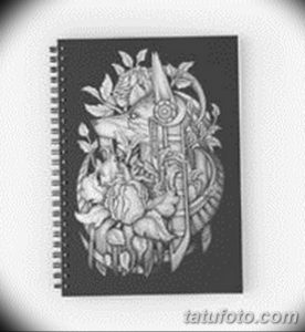 Черно-белый эскиз тату Анубиса, окруженного цветами и листьями. Оригинальный рисунок в египетском стиле для творческих личностей.