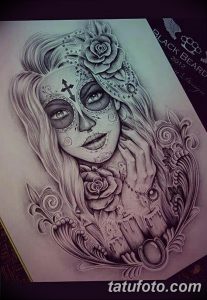 Красивый эскиз татуировки в стиле сахарная черепушка (sugar skull) с розами и детальной проработкой. Идеально для девушек.