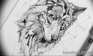 Эскиз татуировки с изображением головы волка, выполненный в технике line work (линейной графики). Рисунок отличается динамичностью и выразительностью.