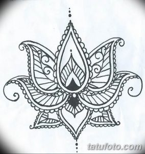 Черно-белый эскиз татуировки в форме цветка лотоса, с детально проработанными лепестками и изящными завитушками.