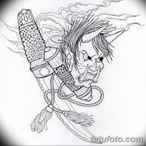 Черно-белый эскиз татуировки с изображением японского демона (они) с мечом. Детализированный рисунок, акцент на лице и оружии.