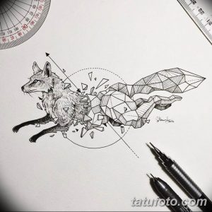 Черно-белый эскиз татуировки лисы, выполненный в геометрическом стиле с использованием треугольников и линий. Подходит для любителей природы и современных дизайнов.