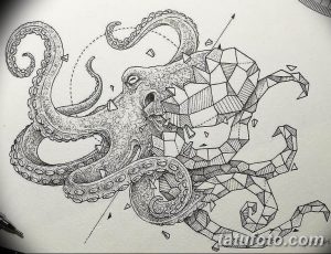 Черно-белый эскиз татуировки осьминога, выполненный в геометрическом стиле с использованием треугольников и линий. Подходит для любителей морской тематики и современных дизайнов.