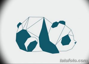 Синий эскиз татуировки с изображением милой панды, выполненной в стиле полигон. Подходит для любителей животных и минимализма.