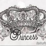 Фото эскиза татуировки: изящная корона с надписью "Princess" внизу. Идеально для девушек, подчеркивает женственность и красоту.