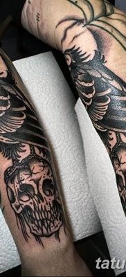 Фото тату черный ворон 15.04.2019 №073 — ideas black raven tattoo — tatufoto.com