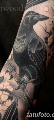 Фото тату черный ворон 15.04.2019 №082 — ideas black raven tattoo — tatufoto.com