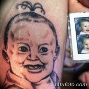 Фотография неудачной татуировки с изображением детского лица и сравнение с оригинальной фотографией ребенка.