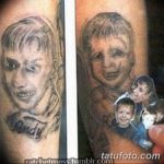 Фото тату двух портретов: мужчины и ребенка, выполненных в реалистичном стиле на руке. Детализированный рисунок татуировки с подписью 'Andy'.