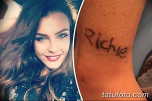 Фото татуировки с именем "Richie", написанным от руки на руке девушки. Минималистичный дизайн и простой шрифт.